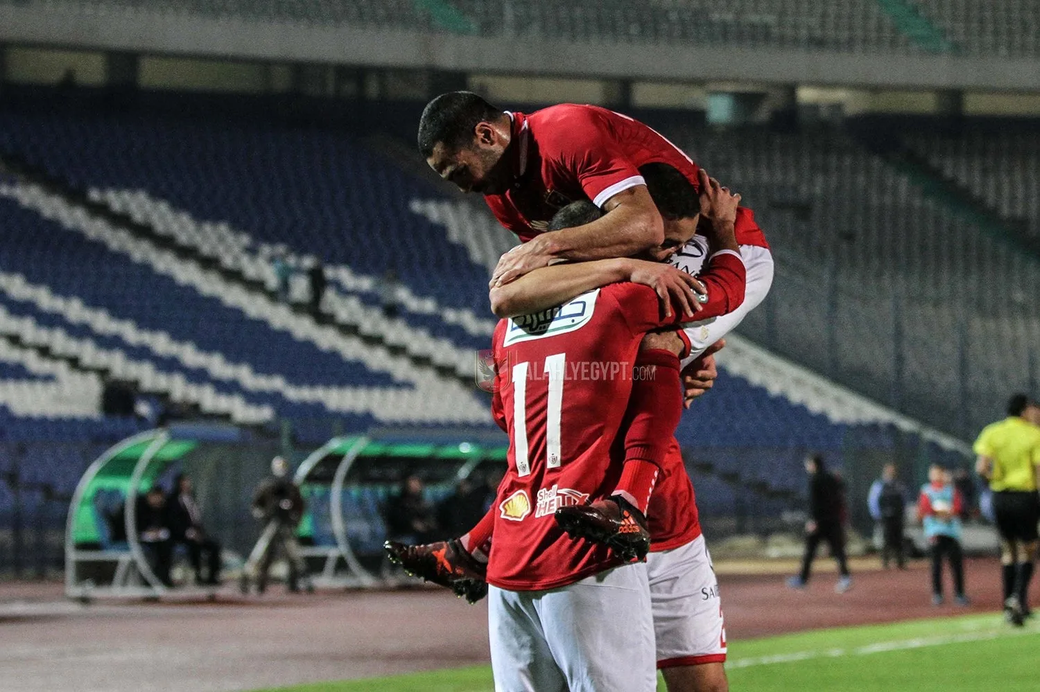 الأهلي في الصدارة بعد الفوز على المختلط الأهلي في الصدارة بعد الفوز على المختلط