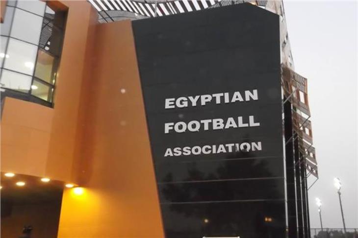 كوميديا الكرة المصرية …. كؤوس البطولات “تختفي” من مقر الاتحاد المصري